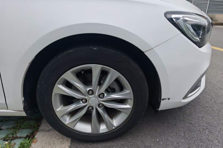Used Buick Verano 2018 Sedan 20T Dual-Clutch Leading Model Right Front Wheel Hub