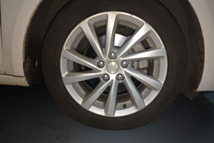 Used Buick Verano 2018 Sedan 15S Automatic Leading Model Right Front Wheel Hub