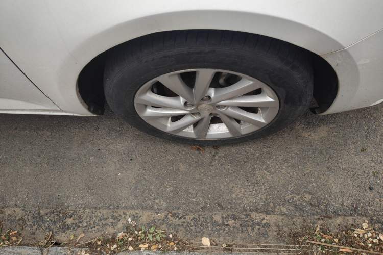 Used Buick Verano 2018 Sedan 15S Automatic Entry Model Right Front Wheel Hub