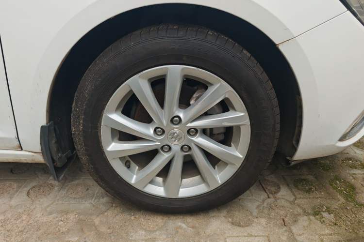 Used Buick Verano 2018 Sedan 15S Automatic Leading Model Right Front Wheel Hub