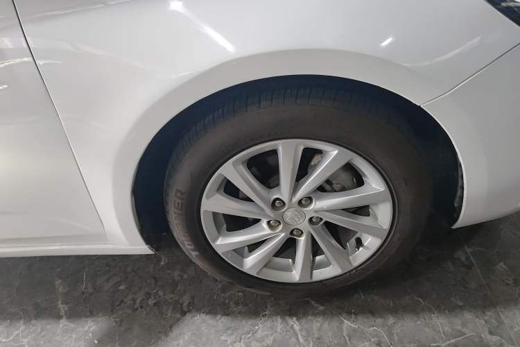 Used Buick Verano 2018 Sedan 15S Automatic Leading Model Right Front Wheel Hub
