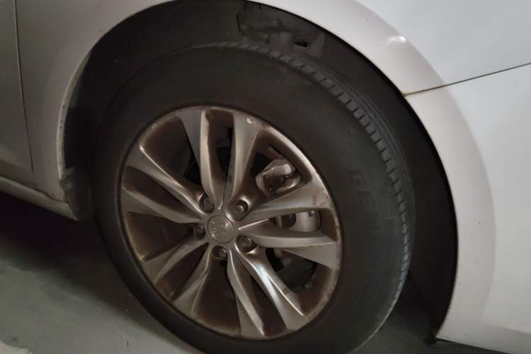 Used Buick Verano 2018 Sedan 20T Dual-Clutch Leading Model Right Front Wheel Hub