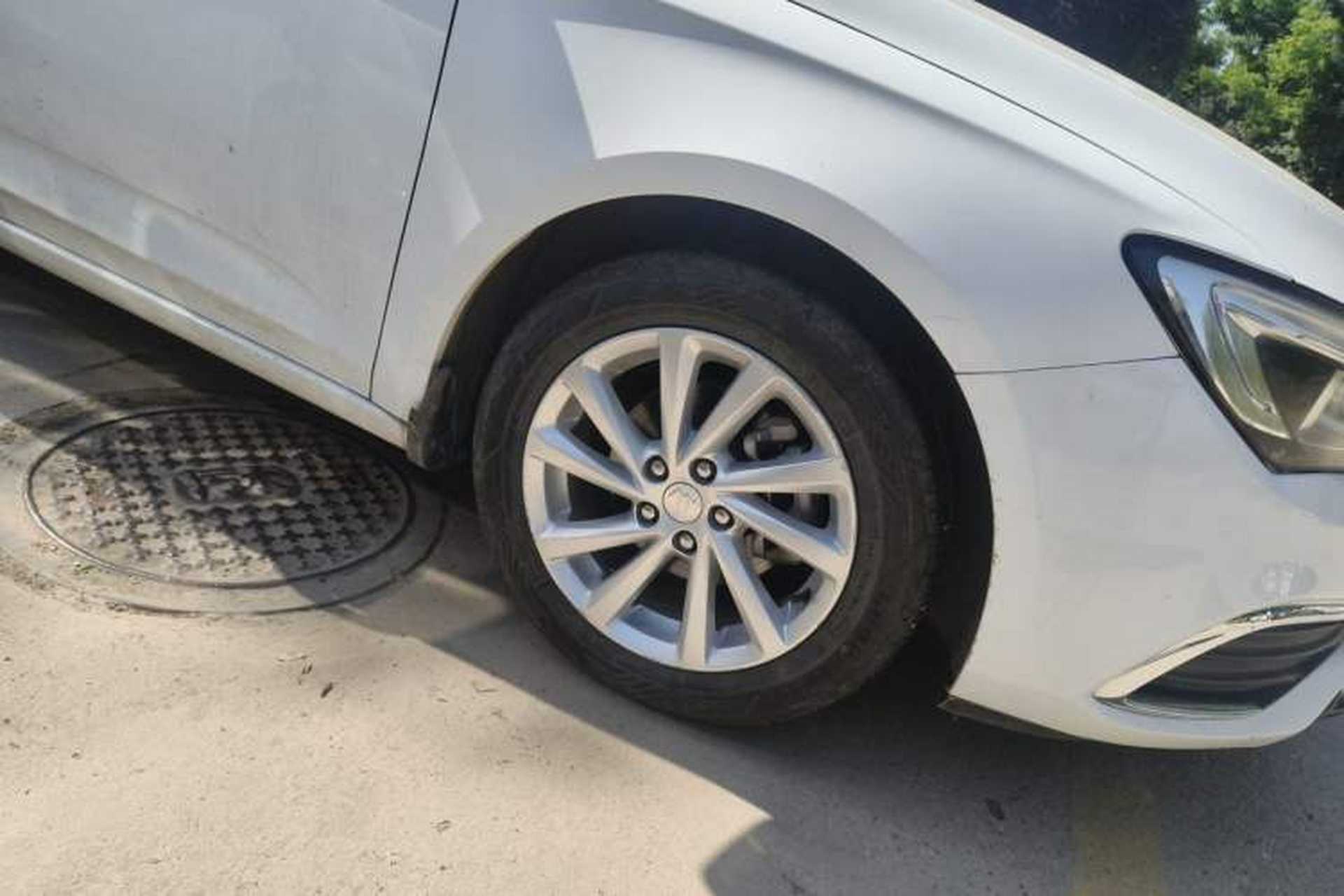 Used Buick Verano 2018 Sedan 15S Automatic Leading Model Right Front Wheel Hub