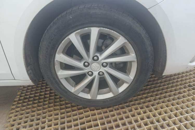 Used Buick Verano 2018 Sedan 15S Automatic Leading Model Right Front Wheel Hub