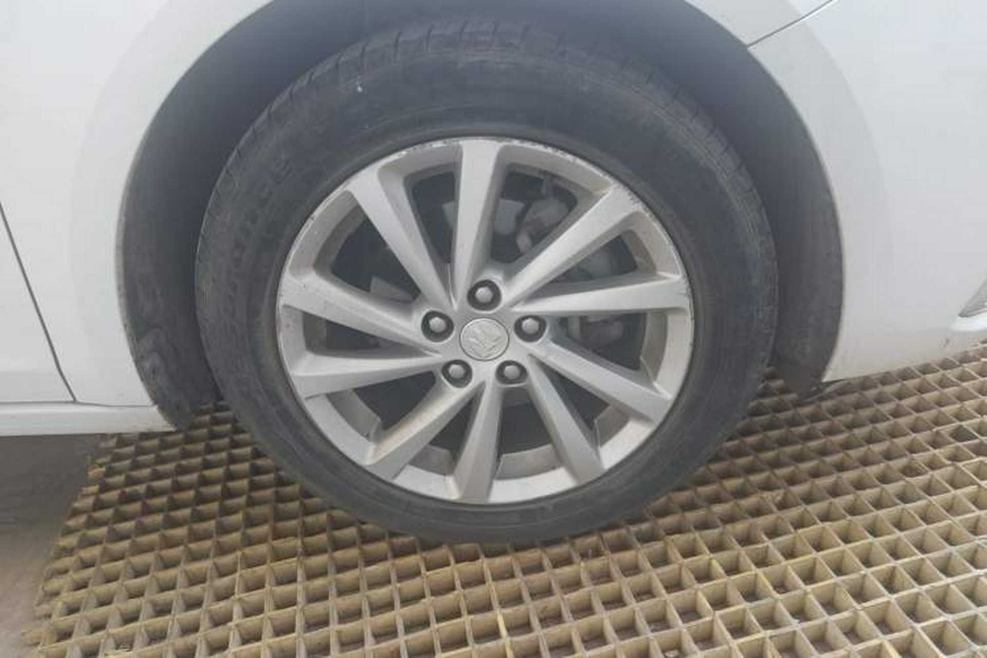Used Buick Verano 2018 Sedan 15S Automatic Leading Model Right Front Wheel Hub