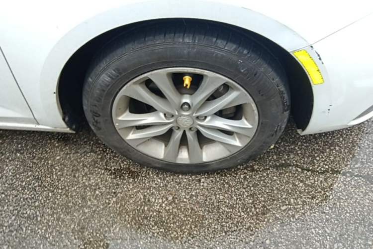 Used Buick Verano 2018 Sedan 20T Dual-Clutch Elite Model Right Front Wheel Hub