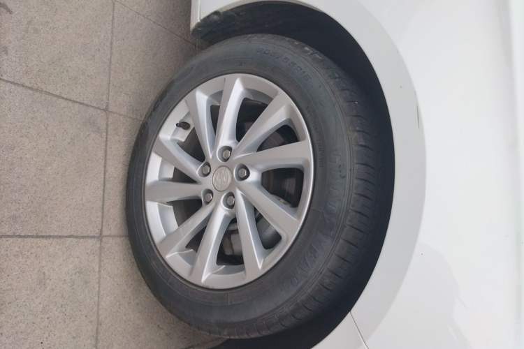 Used Buick Verano 2018 Sedan 15S Automatic Leading Model Right Front Wheel Hub