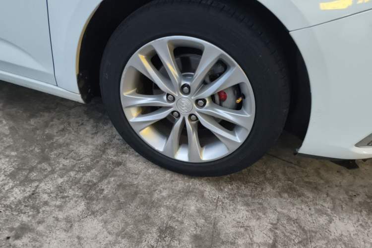 Used Buick Verano 2018 Sedan 20T Dual-Clutch Leading Model Right Front Wheel Hub