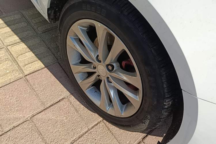 Used Buick Verano 2018 Sedan 20T Dual-Clutch Leading Model Right Front Wheel Hub