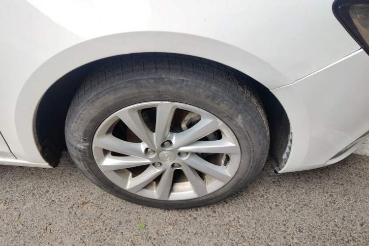 Used Buick Verano 2018 Sedan 15S Automatic Leading Model Right Front Wheel Hub
