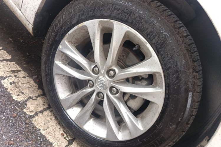 Used Buick Verano 2018 Sedan 20T Dual-Clutch Leading Model Right Front Wheel Hub