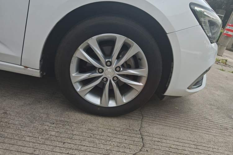 Used Buick Verano 2018 Sedan 20T Dual-Clutch Leading Model Right Front Wheel Hub