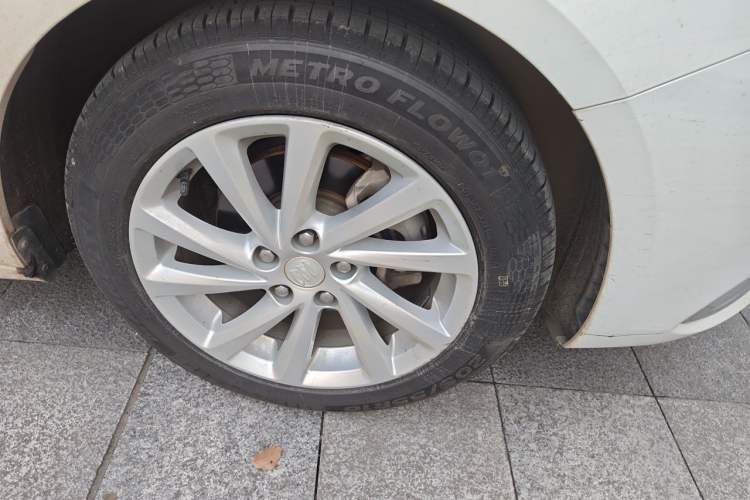 Used Buick Verano 2018 Sedan 15S Automatic Leading Model Right Front Wheel Hub