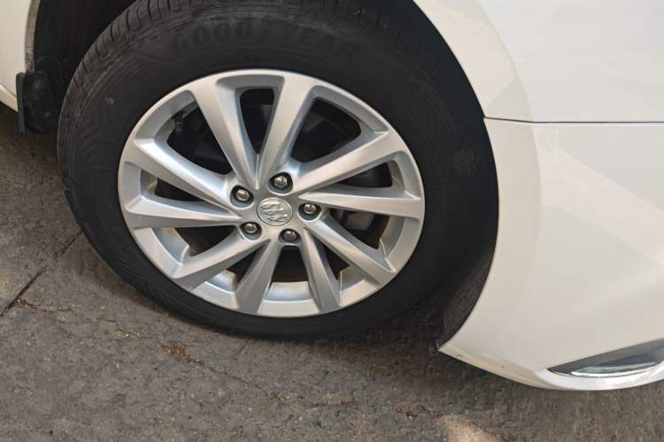 Used Buick Verano 2018 Sedan 15S Automatic Entry Model Right Front Wheel Hub