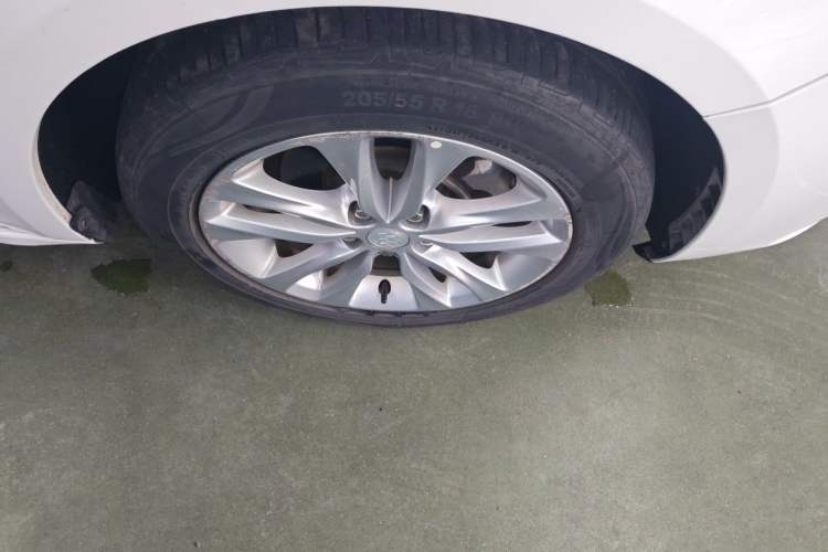 Used Buick Verano 2018 Sedan 20T Dual-Clutch Leading Model Right Front Wheel Hub