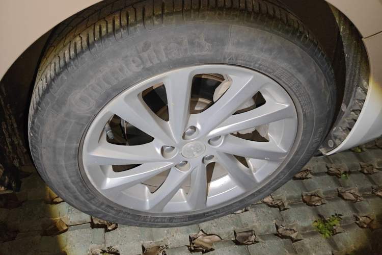Used Buick Verano 2018 Sedan 15S Automatic Leading Model Right Front Wheel Hub