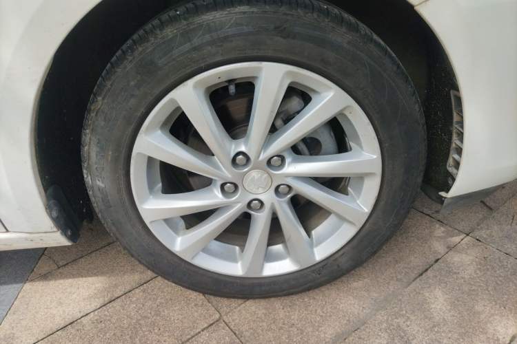 Used Buick Verano 2018 Sedan 15S Automatic Leading Model Right Front Wheel Hub