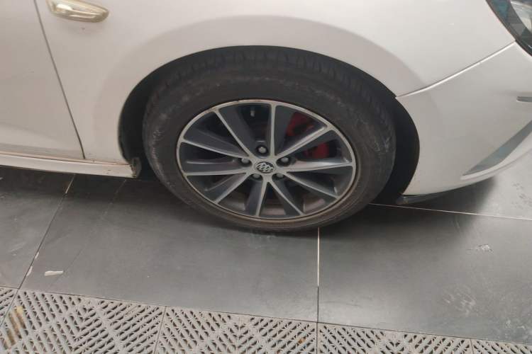 Used Buick Verano 2018 Hatchback GS 20T Dual-Clutch Progressive Model Right Front Wheel Hub