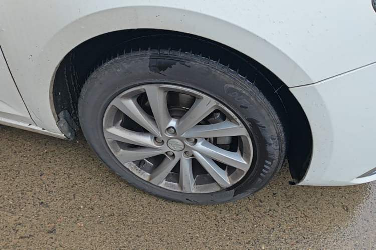 Used Buick Verano 2018 Sedan 15S Automatic Leading Model Right Front Wheel Hub