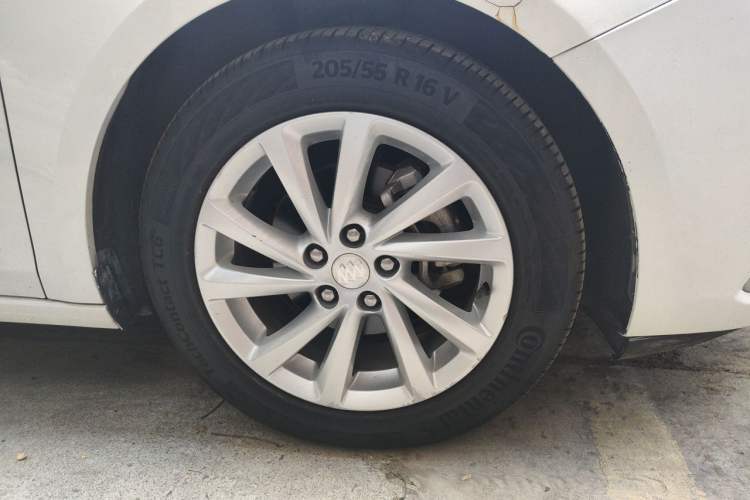 Used Buick Verano 2018 Sedan 15S Automatic Leading Model Right Front Wheel Hub
