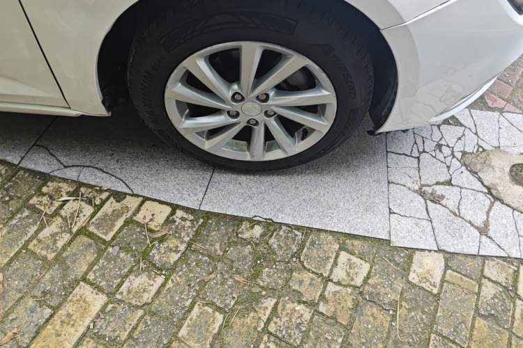 Used Buick Verano 2018 Sedan 15S Automatic Leading Model Right Front Wheel Hub