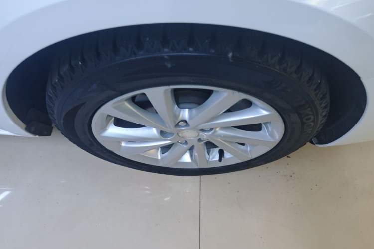 Used Buick Verano 2018 Sedan 15S Automatic Entry Model Right Front Wheel Hub