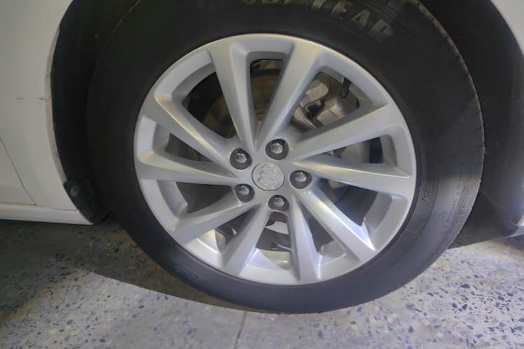 Used Buick Verano 2018 Sedan 15S Automatic Entry Model Right Front Wheel Hub