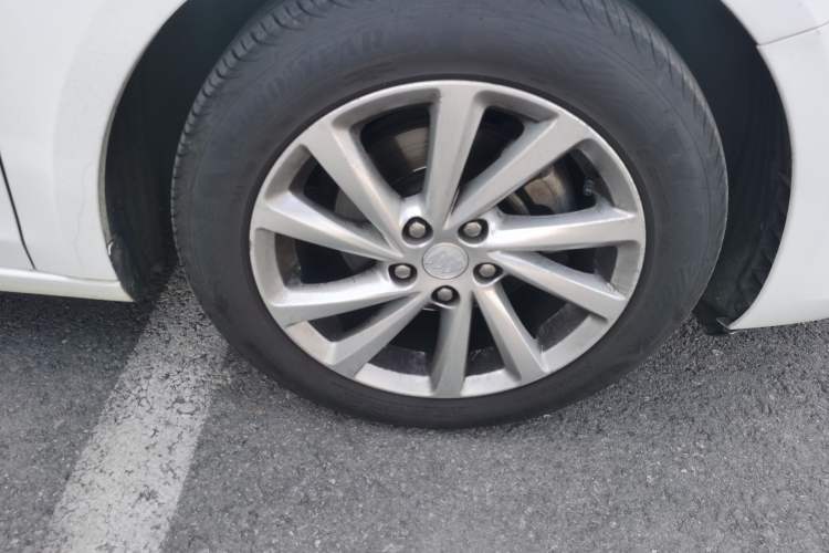 Used Buick Verano 2018 Sedan 15S Automatic Leading Model Right Front Wheel Hub