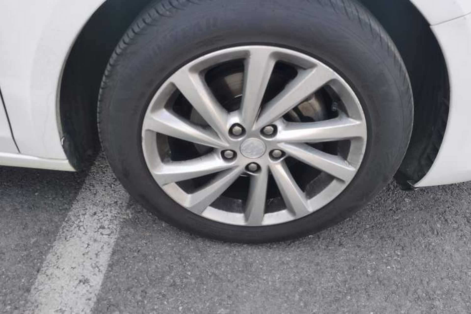 Used Buick Verano 2018 Sedan 15S Automatic Leading Model Right Front Wheel Hub