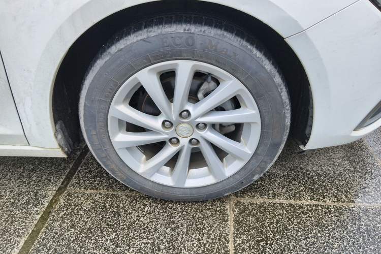 Used Buick Verano 2018 Sedan 15S Automatic Entry Model Right Front Wheel Hub