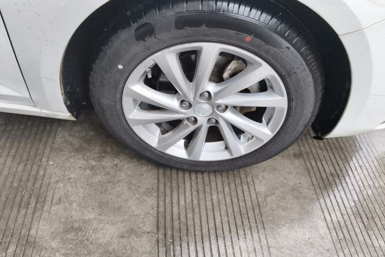 Used Buick Verano 2018 Sedan 15S Automatic Leading Model Right Front Wheel Hub