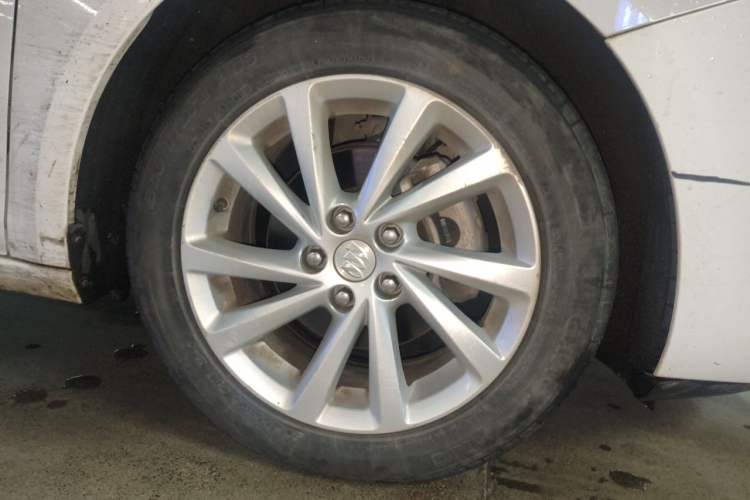 Used Buick Verano 2018 Sedan 15S Automatic Leading Model Right Front Wheel Hub