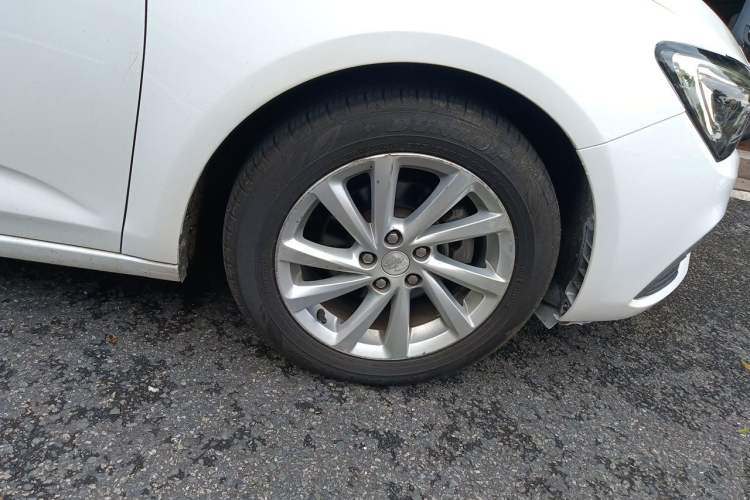 Used Buick Verano 2018 Sedan 15S Automatic Entry Model Right Front Wheel Hub