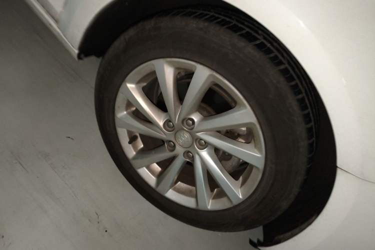 Used Buick Verano 2018 Sedan 15S Automatic Leading Model Right Front Wheel Hub