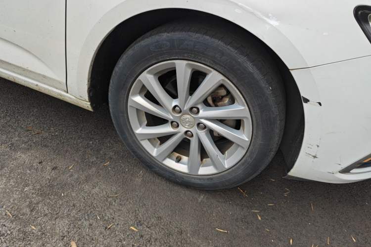 Used Buick Verano 2018 Sedan 15S Automatic Leading Model Right Front Wheel Hub