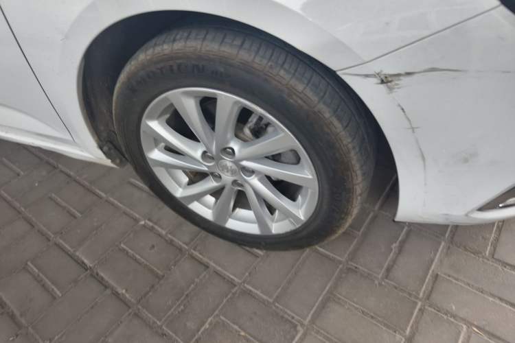 Used Buick Verano 2018 Sedan 15S Automatic Leading Model Right Front Wheel Hub