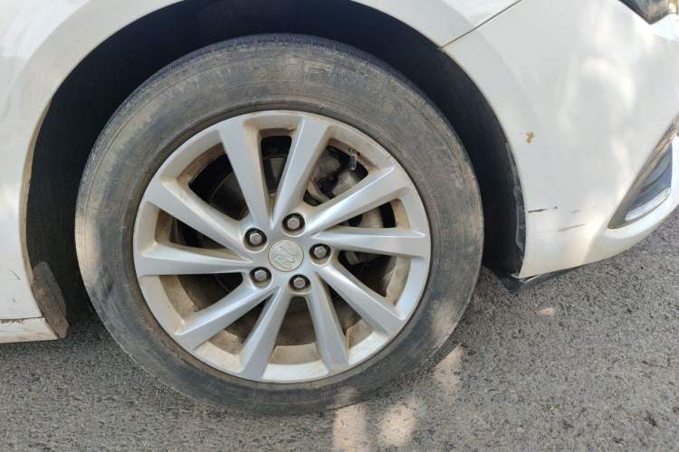 Used Buick Verano 2018 Sedan 15S Automatic Entry Model Right Front Wheel Hub