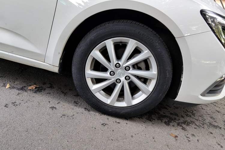 Used Buick Verano 2018 Sedan 15S Automatic Entry Model Right Front Wheel Hub