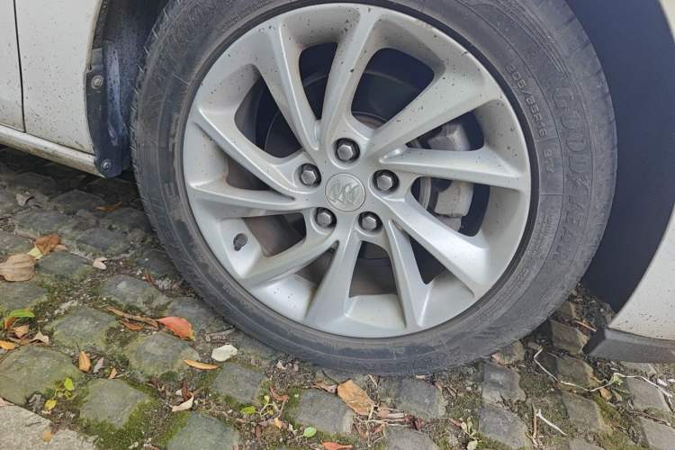 Used Buick Verano 2018 Hatchback 15S Automatic Leading Model Right Front Wheel Hub
