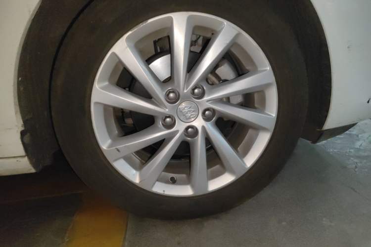 Used Buick Verano 2018 Sedan 15S Automatic Leading Model Right Front Wheel Hub