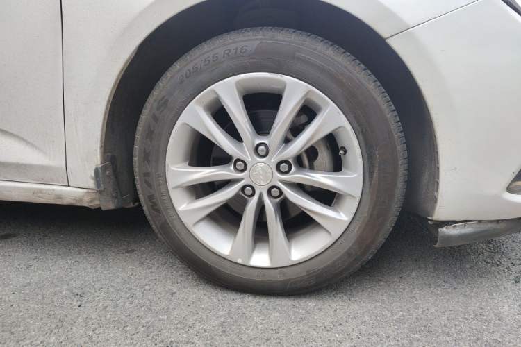 Used Buick Verano 2018 Sedan 20T Dual-Clutch Leading Model Right Front Wheel Hub