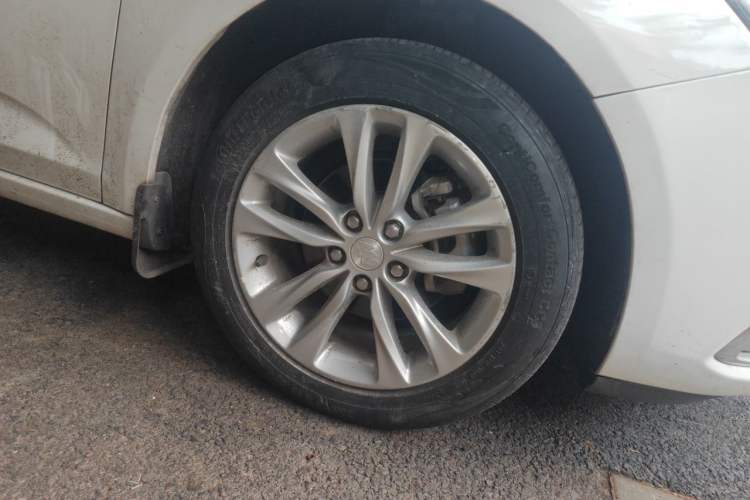 Used Buick Verano 2018 Sedan 20T Dual-Clutch Leading Model Right Front Wheel Hub