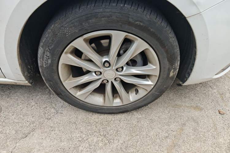 Used Buick Verano 2018 Sedan 20T Dual-Clutch Leading Model Right Front Wheel Hub