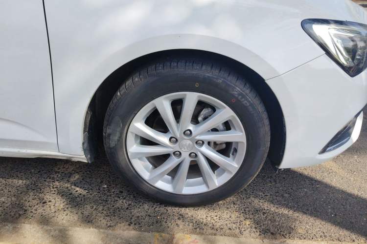 Used Buick Verano 2018 Sedan 15S Automatic Entry Model Right Front Wheel Hub