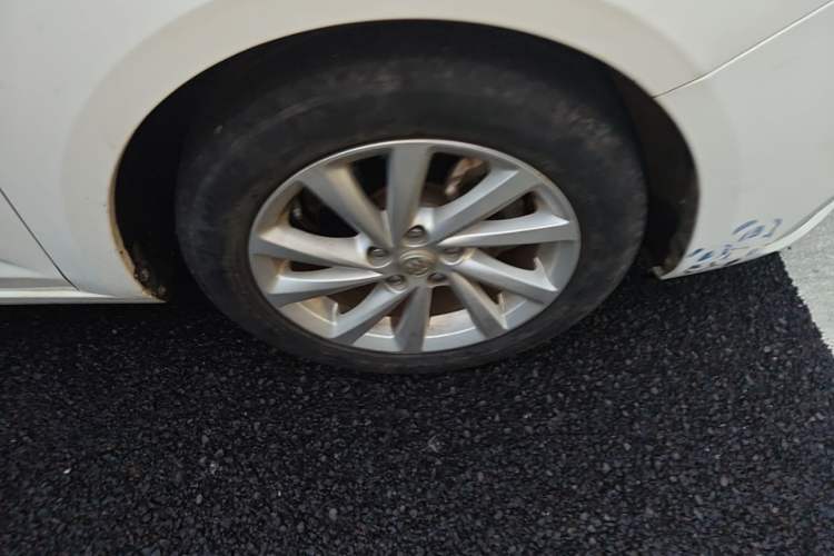 Used Buick Verano 2018 Sedan 15S Automatic Leading Model Right Front Wheel Hub
