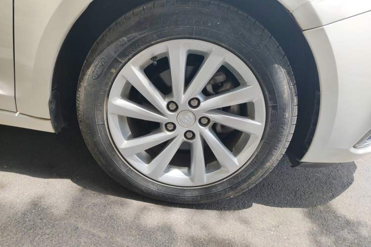 Used Buick Verano 2018 Sedan 15S Automatic Leading Model Right Front Wheel Hub