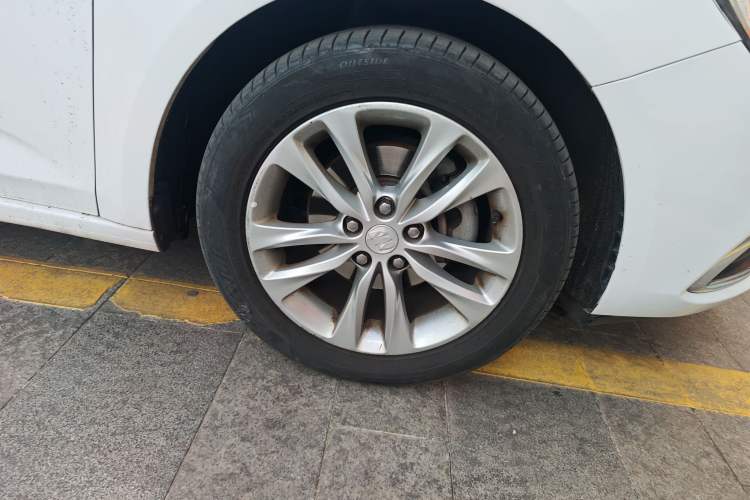 Used Buick Verano 2018 Sedan 20T Dual-Clutch Leading Model Right Front Wheel Hub