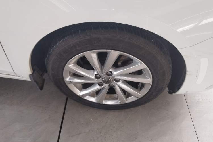 Used Buick Verano 2018 Sedan 15S Manual Leading Model Right Front Wheel Hub