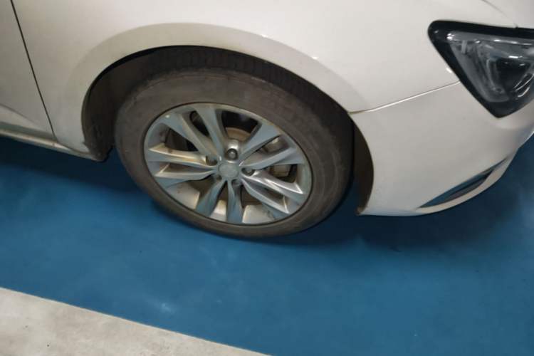 Used Buick Verano 2018 Sedan 20T Dual-Clutch Leading Model Right Front Wheel Hub