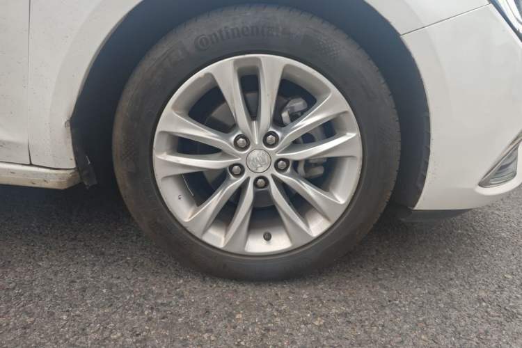 Used Buick Verano 2018 Sedan 20T Dual-Clutch Leading Model Right Front Wheel Hub